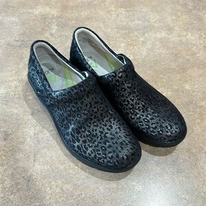 Women’s align shoes, size 6